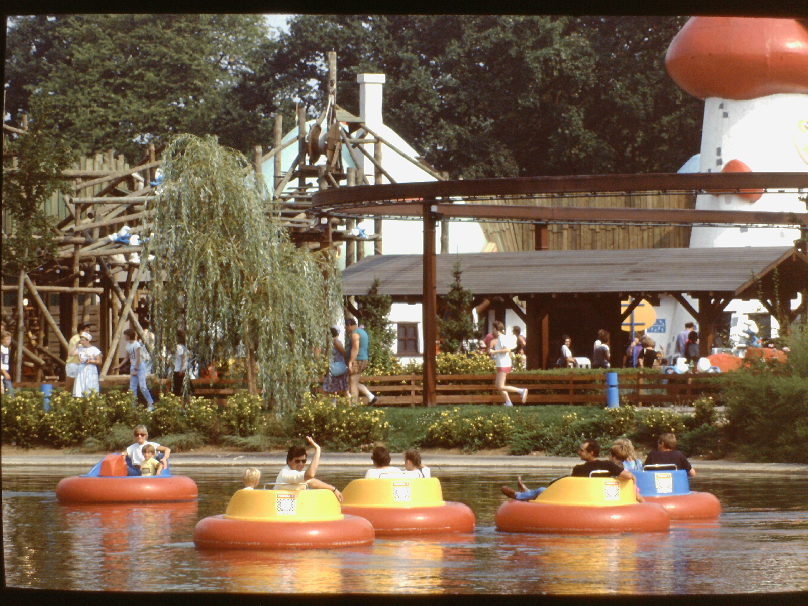 Village Schtroumpfs – Bumpers Boats